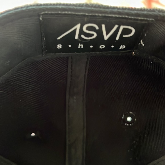 Black Flat Bill - Picture 3 of 4